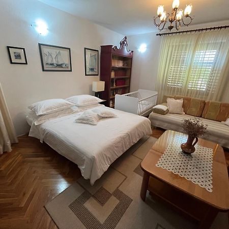 Apartman Mladenka Supetar Extérieur photo