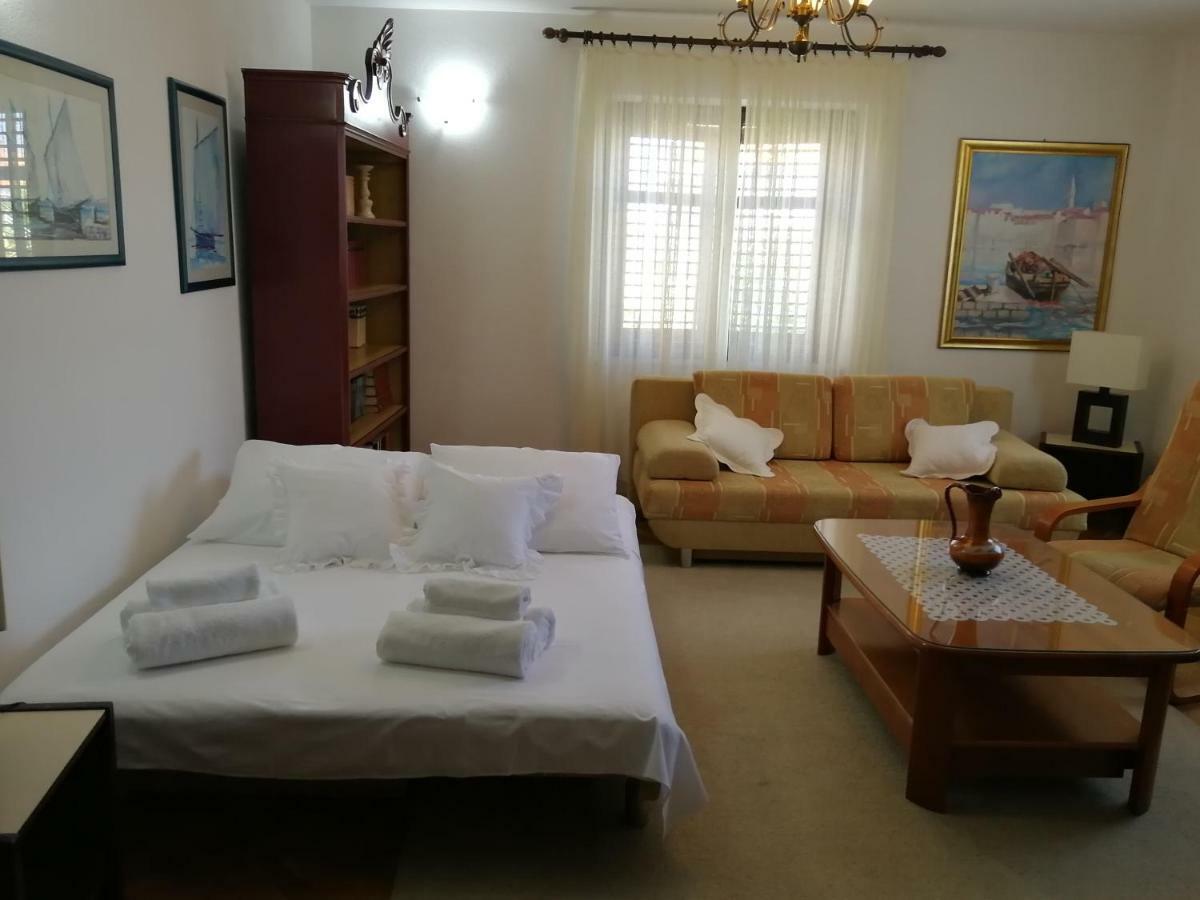 Apartman Mladenka Supetar Extérieur photo