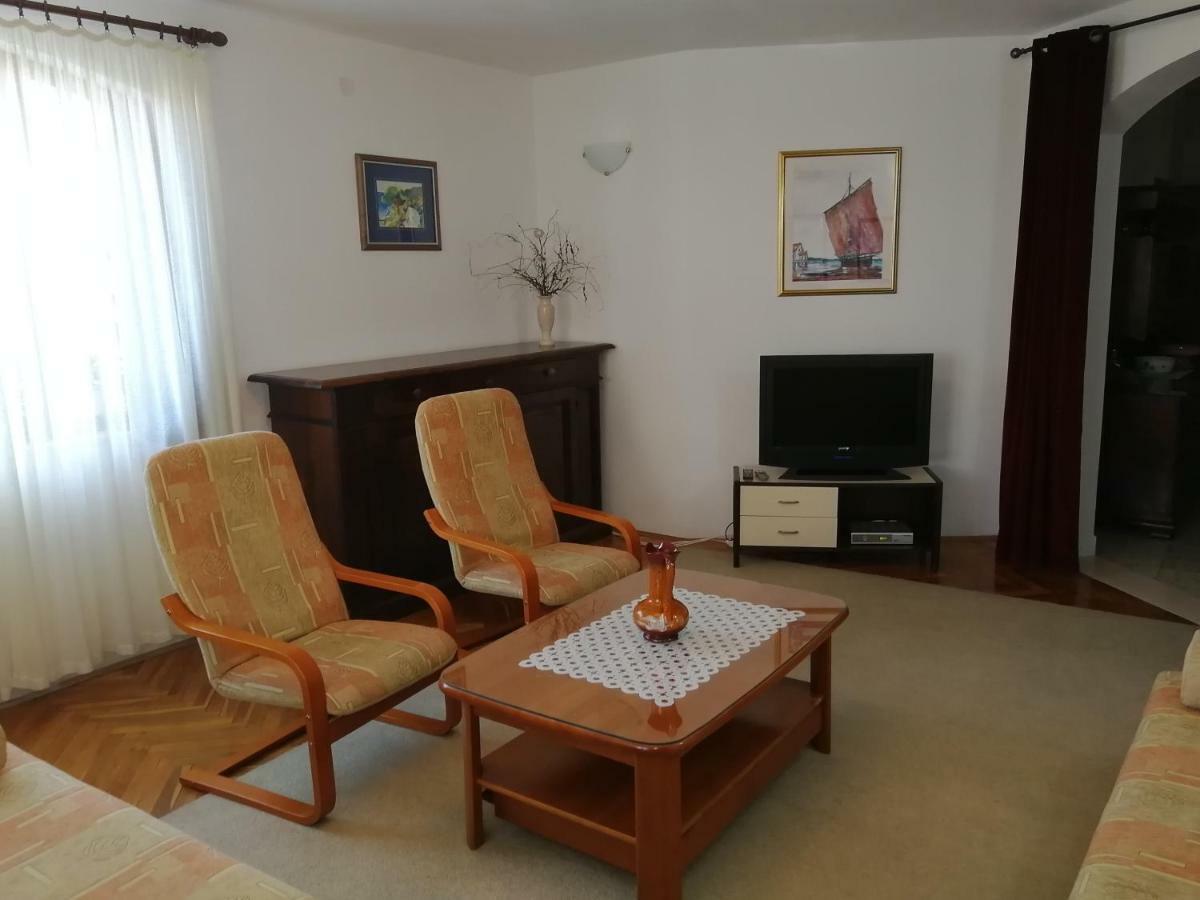 Apartman Mladenka Supetar Extérieur photo